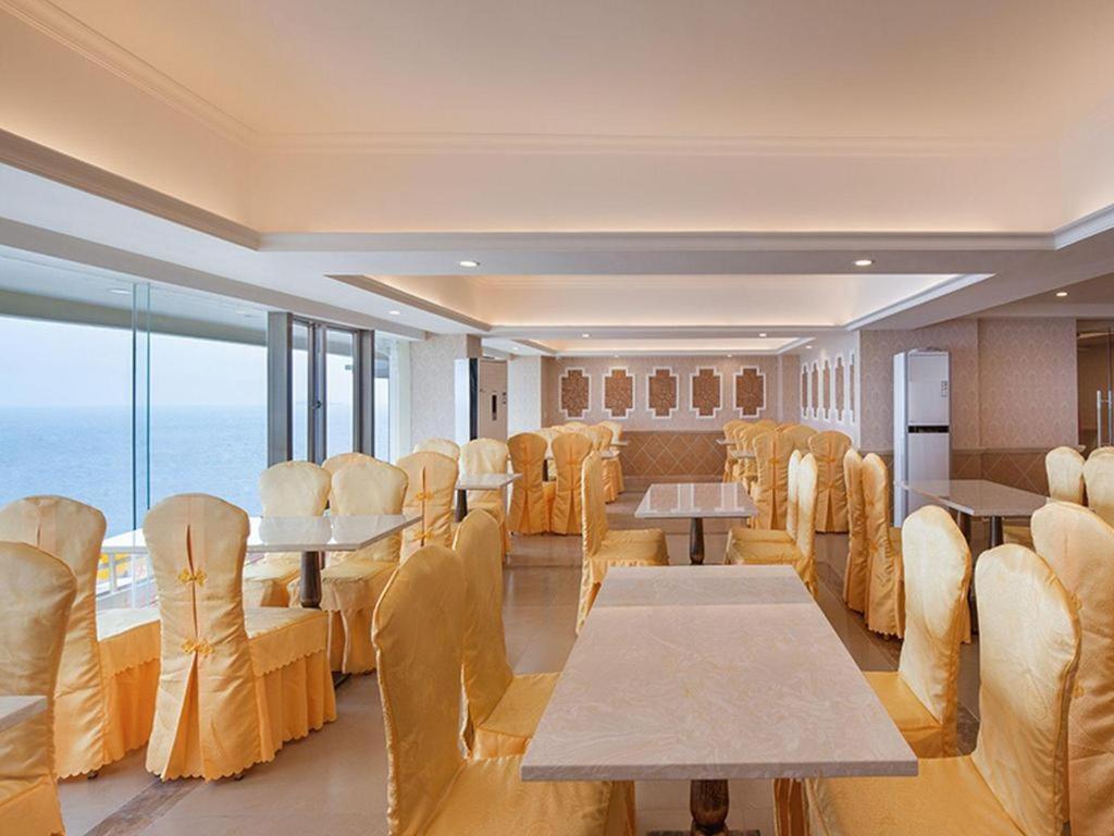Vienna Classic Hotel Guangdong Yangxi Moon Bay Exterior photo