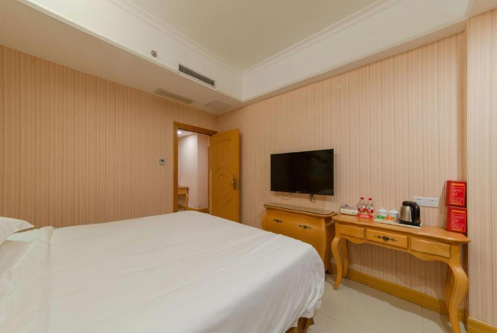 Vienna Classic Hotel Guangdong Yangxi Moon Bay Exterior photo