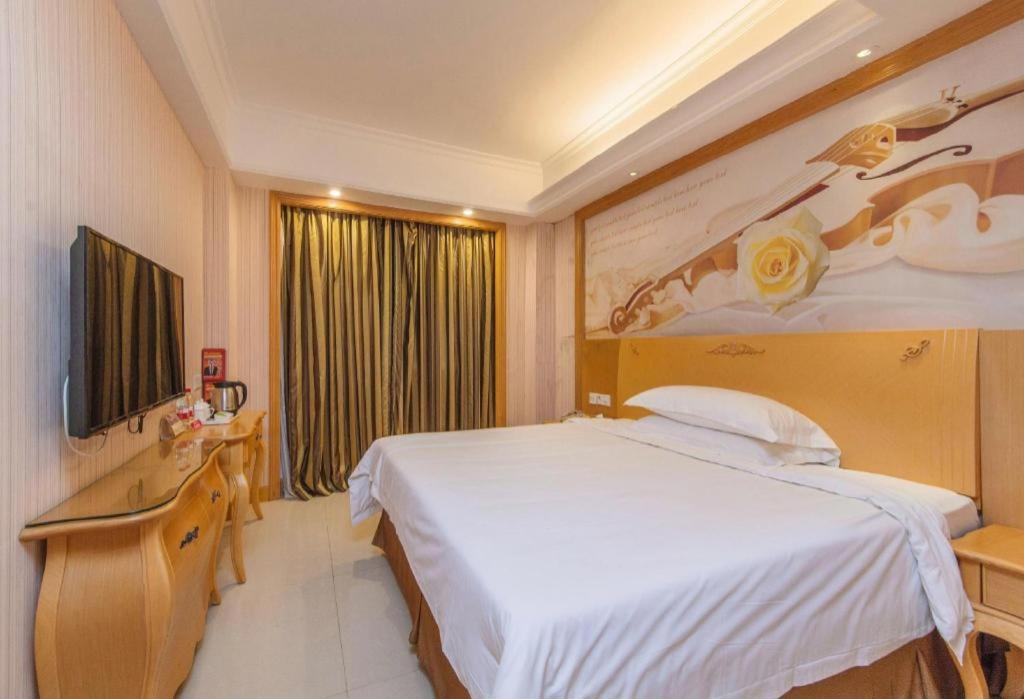 Vienna Classic Hotel Guangdong Yangxi Moon Bay Exterior photo