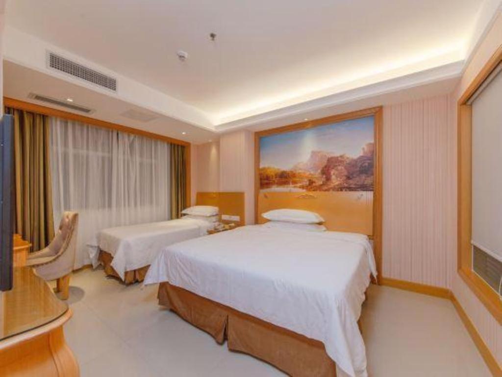 Vienna Classic Hotel Guangdong Yangxi Moon Bay Exterior photo