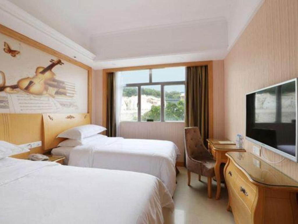 Vienna Classic Hotel Guangdong Yangxi Moon Bay Exterior photo