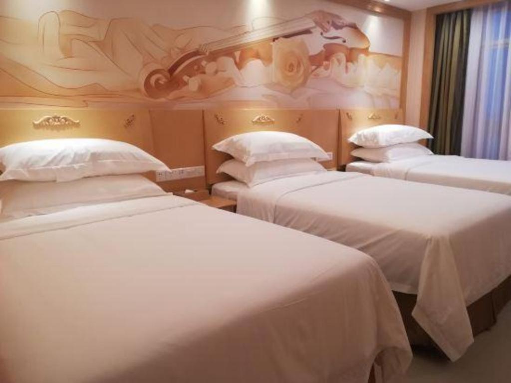 Vienna Classic Hotel Guangdong Yangxi Moon Bay Exterior photo