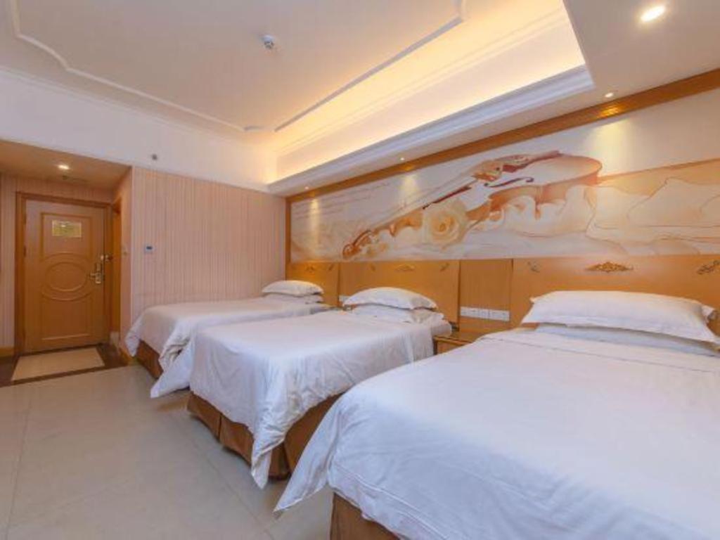 Vienna Classic Hotel Guangdong Yangxi Moon Bay Exterior photo