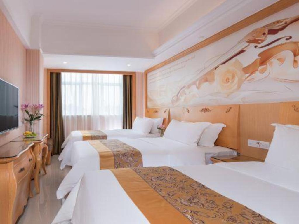 Vienna Classic Hotel Guangdong Yangxi Moon Bay Exterior photo