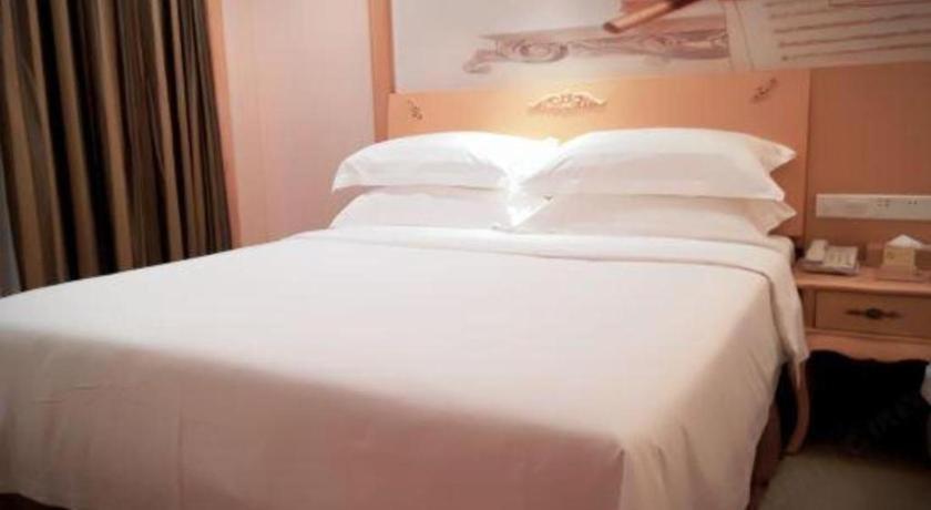 Vienna Classic Hotel Guangdong Yangxi Moon Bay Exterior photo