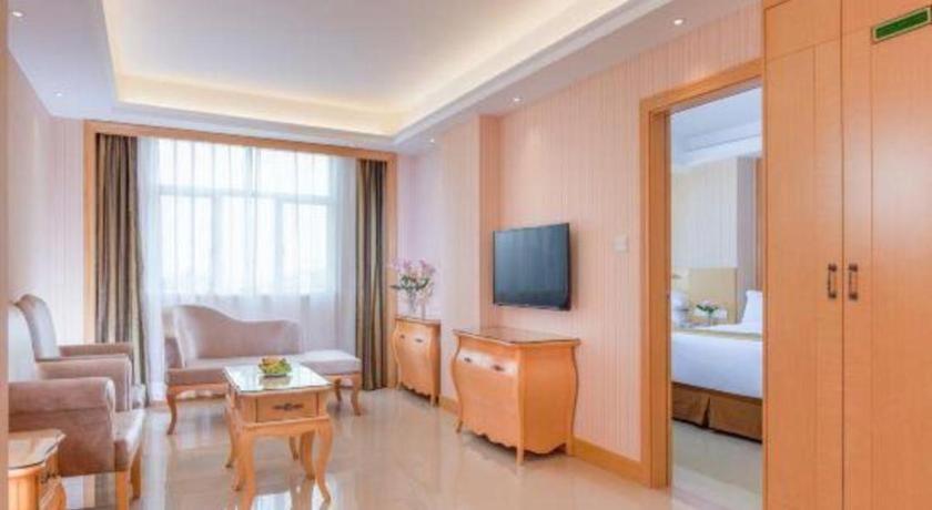 Vienna Classic Hotel Guangdong Yangxi Moon Bay Exterior photo