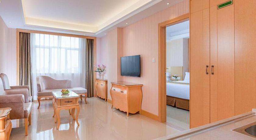 Vienna Classic Hotel Guangdong Yangxi Moon Bay Exterior photo