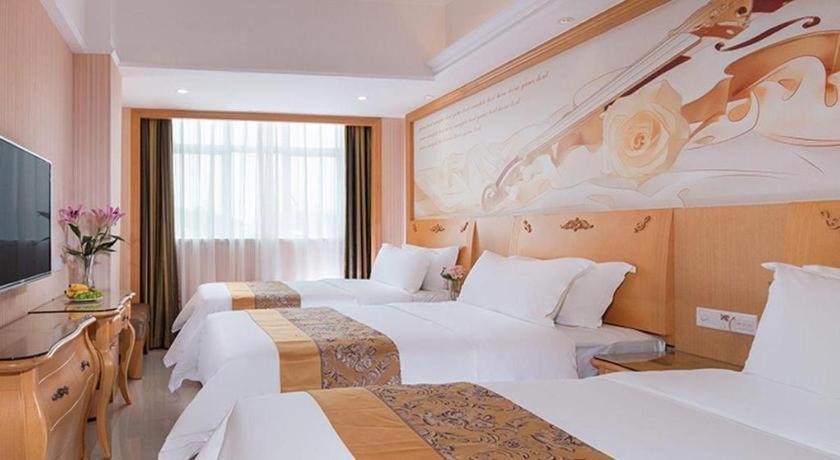 Vienna Classic Hotel Guangdong Yangxi Moon Bay Exterior photo