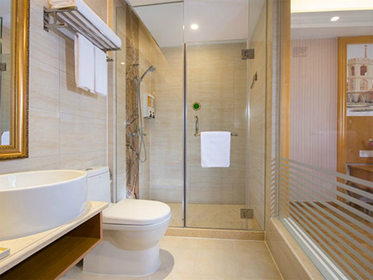 Vienna Classic Hotel Guangdong Yangxi Moon Bay Exterior photo